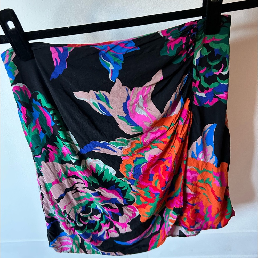 Zara wrap style skirt 🌺